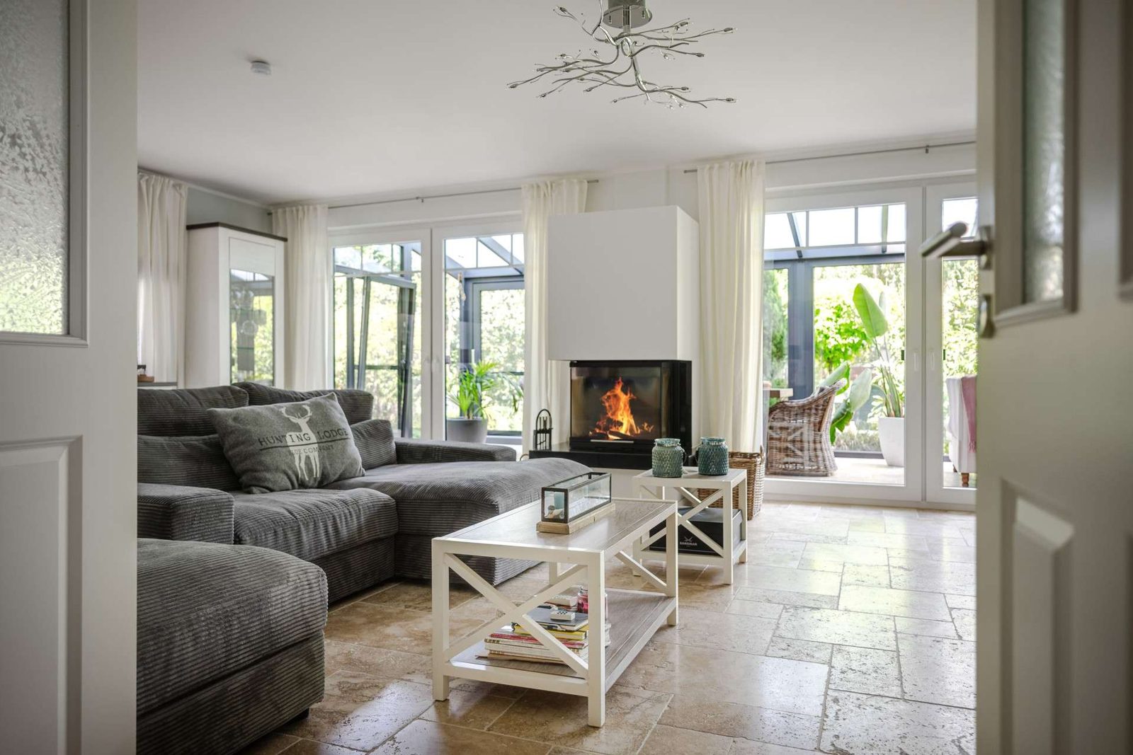 Wohnzimmer mit Kamin